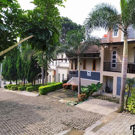 Villa Beverly Lembang Exteriör bild