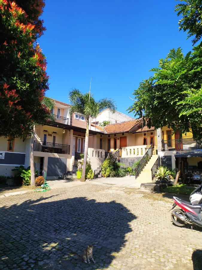 Villa Beverly Lembang Exteriör bild