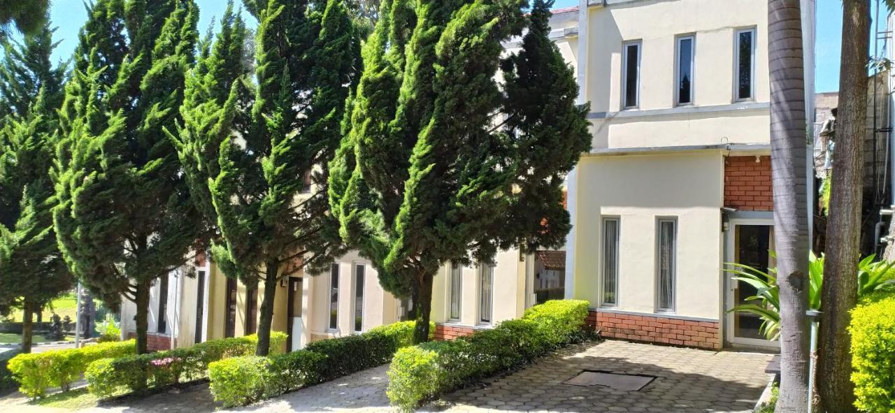 Villa Beverly Lembang Exteriör bild