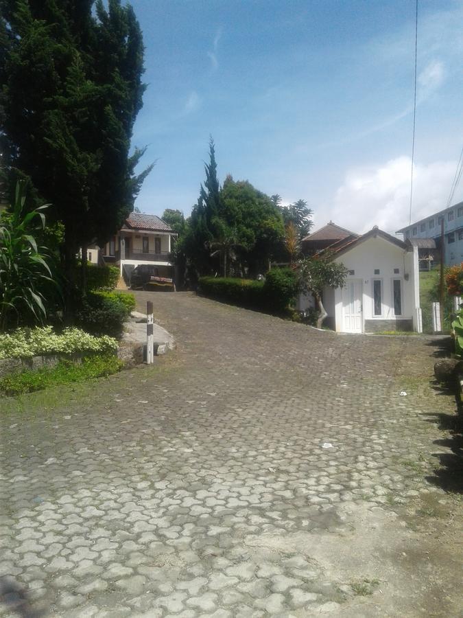 Villa Beverly Lembang Exteriör bild