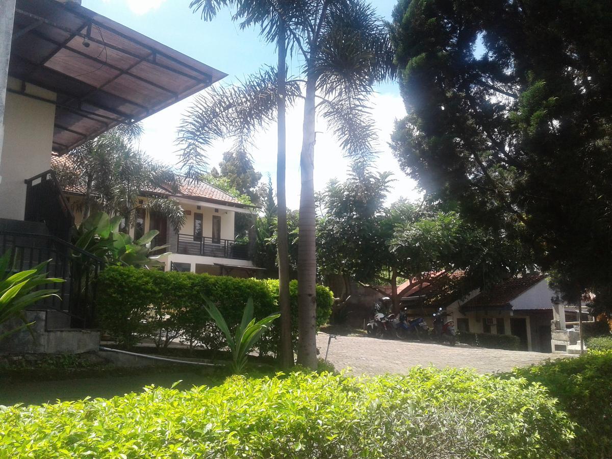 Villa Beverly Lembang Exteriör bild